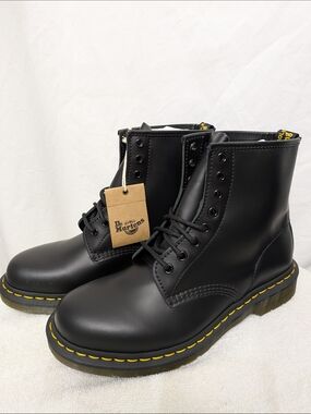 Dr Martens 1460 Black Boots NIB Mens 8 Womens 9